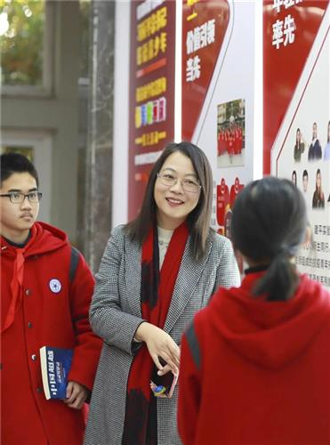 [浦东]建平实验中学:全员导师暖心在线 云端陪伴妙招共研——见习教师融合育人系列之“以德育德”篇