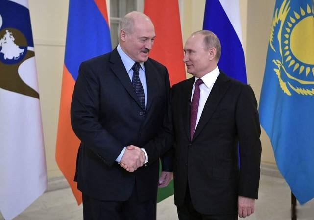 俄罗斯总统普京与白俄罗斯总统卢卡申科。  资料图