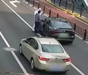 平台配送员开起“黑车”，长宁警方快查严处！