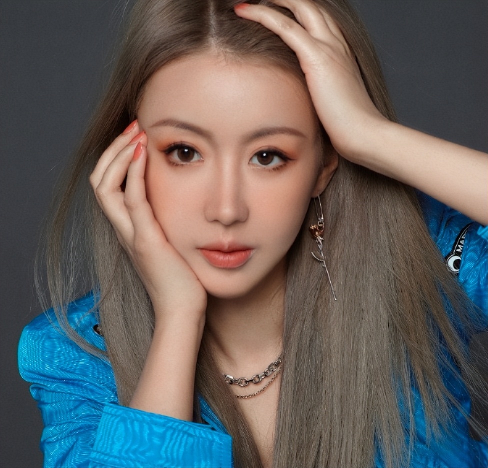 35岁百万网红小q患胃癌半瘫痪在床体重仅60斤