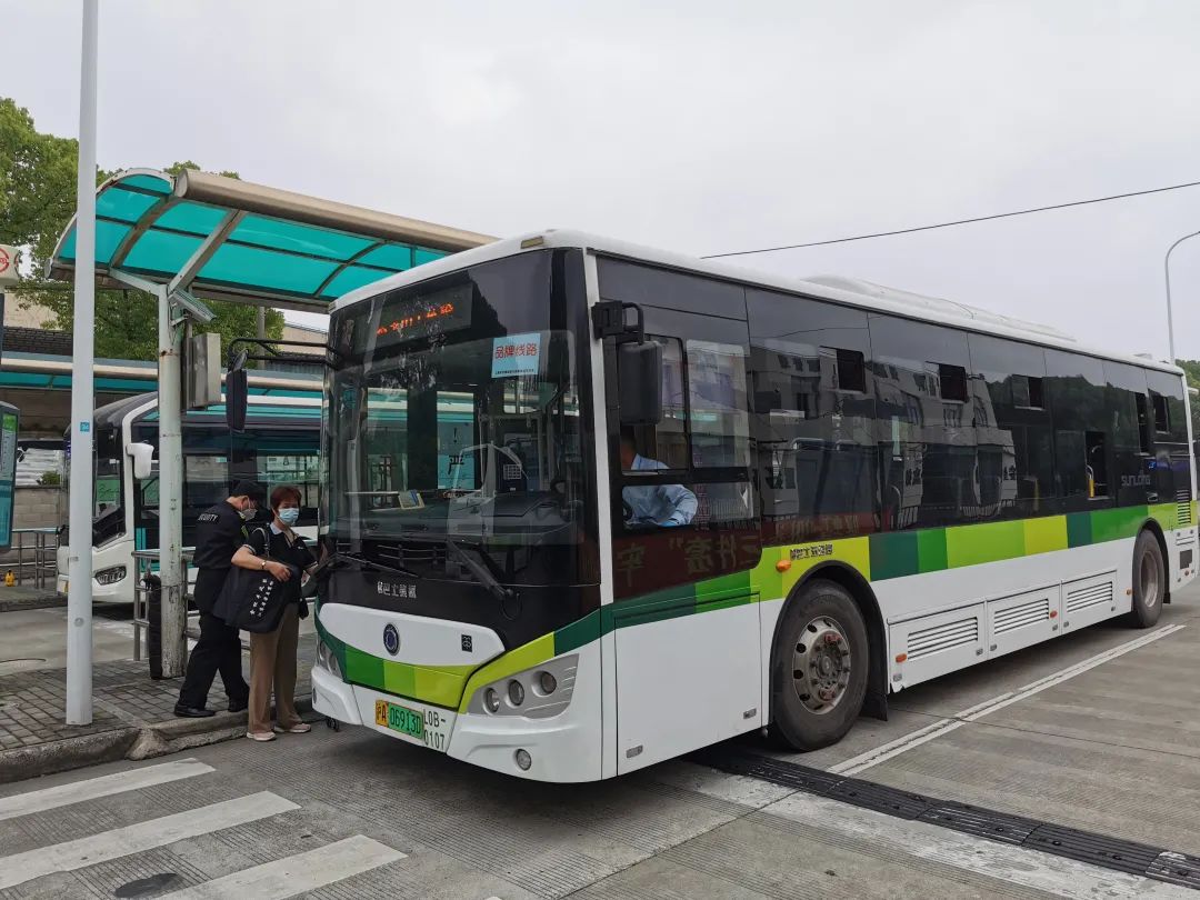 116路增加20个班次，宝山公交启动“开学模式”！|界面新闻 · JMedia