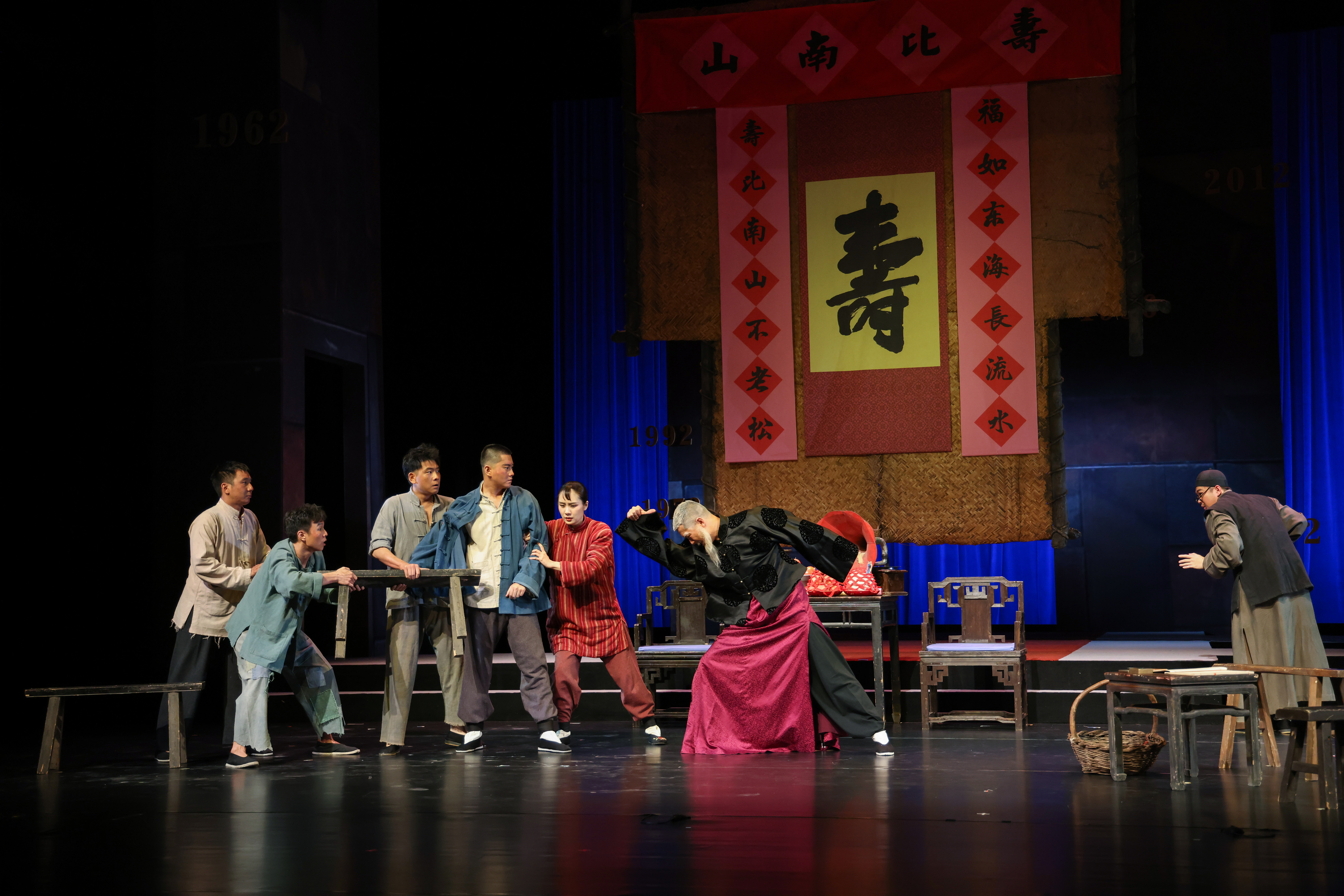 《骆驼祥子》剧照,演员全部由2019级人艺学员班成员组成