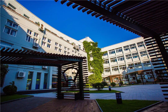 [浦东]建平实验中学:同心勠力向未来——新课标视域下的"德智融合"