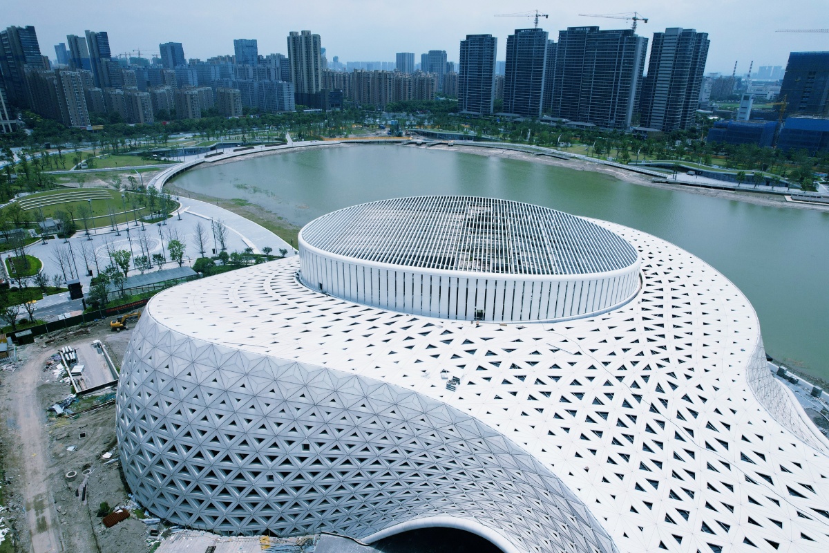 杭州金沙湖大剧院外立面安装完毕 空中俯瞰酷似“宝葫芦”插图3