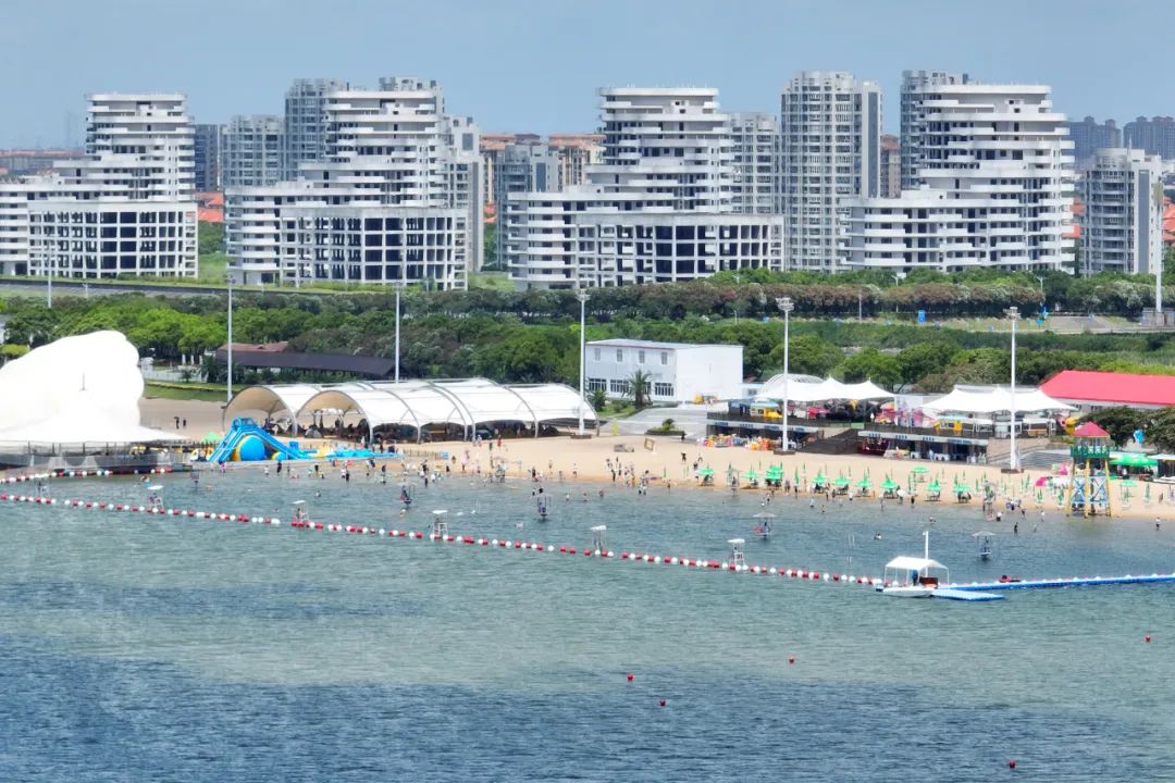 上海奉贤碧海金沙海滩图片