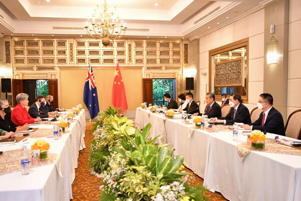 王毅：近年中澳关系遇困难，根子是澳前政府执意地把中国视为“对手”甚至“威胁”-