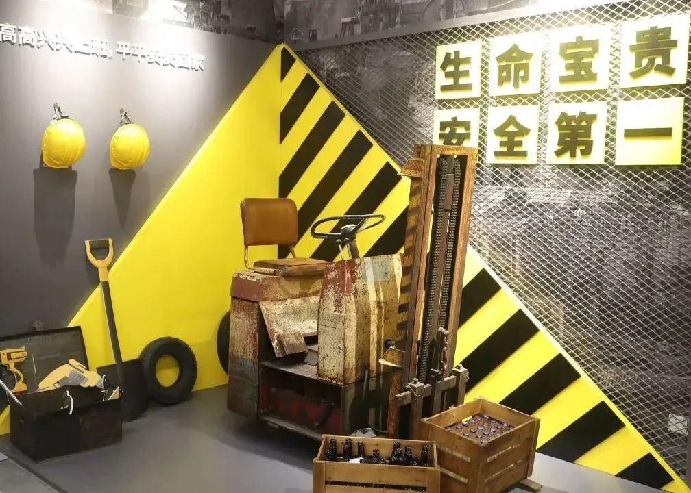 走进沪东工人运动展示馆，探寻“百年红色工运”的故事-
