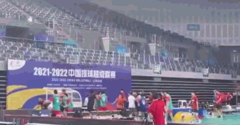 男排集训赛场上演群殴，“板凳与垃圾桶横飞”-万博·体育(ManBetX)
