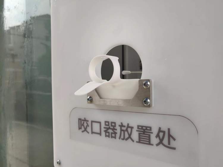 核酸采样机器人在沪“上岗”！记者亲测：采样位置准确，全流程自动消杀-