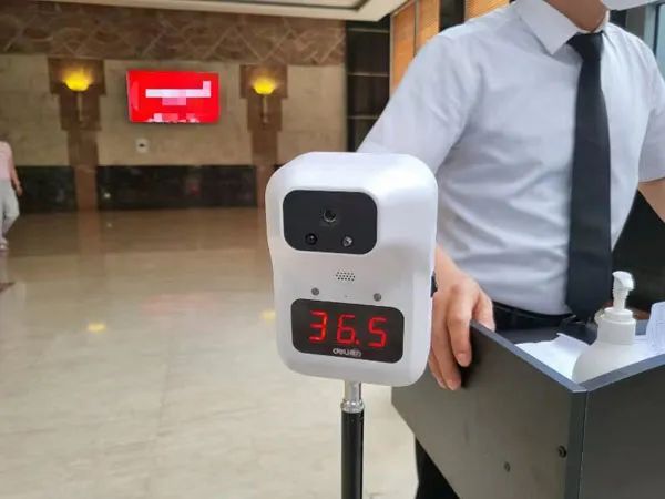 ​记者暗访：上海各类公共场所扫场所码、刷数字哨兵，存在这些问题-万博·体育(ManBetX)