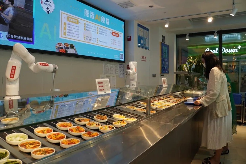 长宁区第二家“AI食堂”开业 自动补餐智能回转台首次亮相插图2