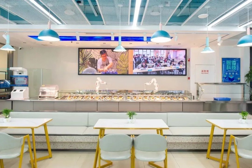 长宁区第二家“AI食堂”开业 自动补餐智能回转台首次亮相-