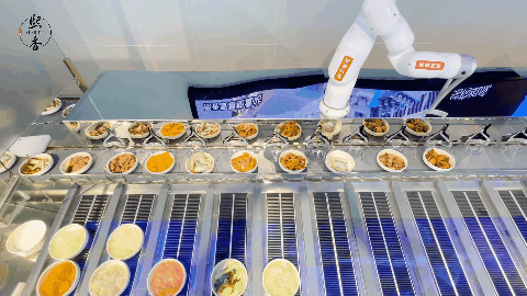 长宁区第二家“AI食堂”开业 自动补餐智能回转台首次亮相插图1