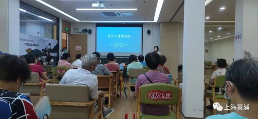 老年居民疫苗接种服务“比亲人还到位”-ROR·体育(中国)