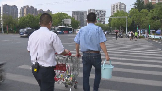 闵行这个核酸检测点，有他们送来的祛暑“凉”方插图1