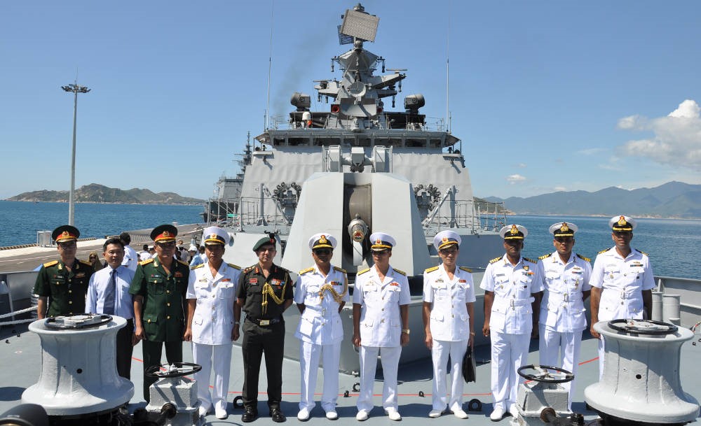 印度军舰访问越南。