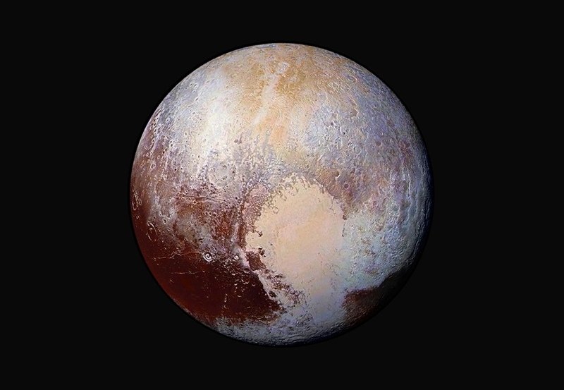 “新视野”号科学家使用增强颜色的图像来发现冥王星组织结构的不同。 图/NASA