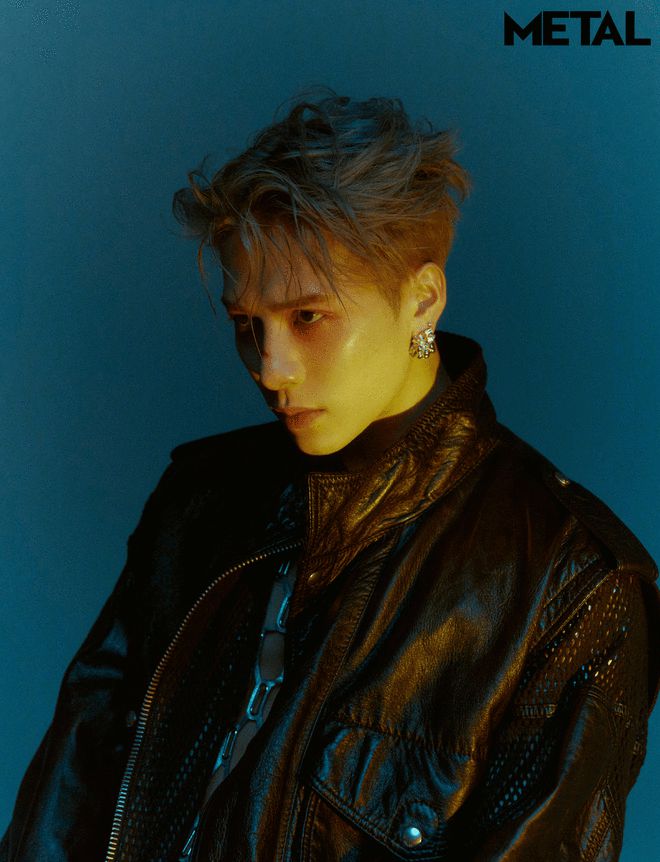 王嘉尔行跪拜礼感谢粉丝 工作人员试图拉起遭拒