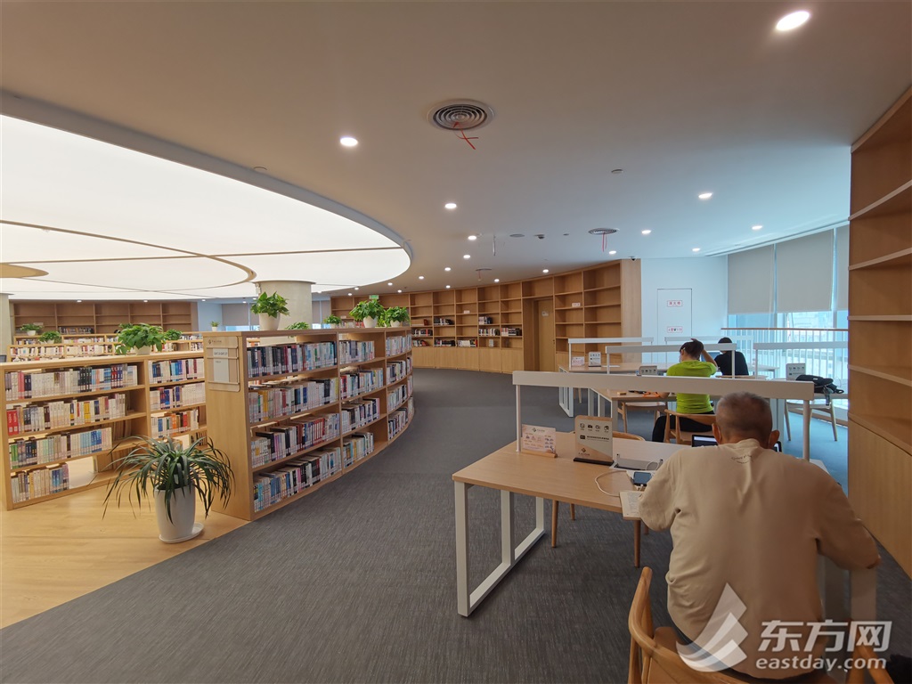 翻开书卷向未来 黄浦区图书馆焕新开放_各区风采_上海市文化和旅游局