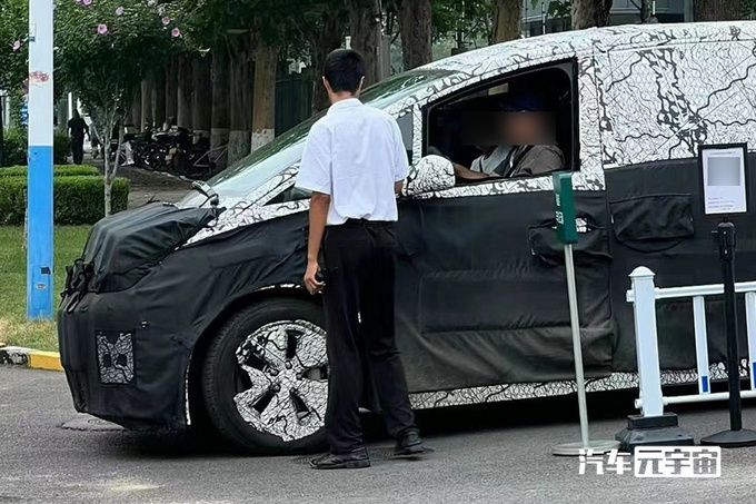 理想首款MPV谍照曝光全新平台打造 尺寸超赛那-图1