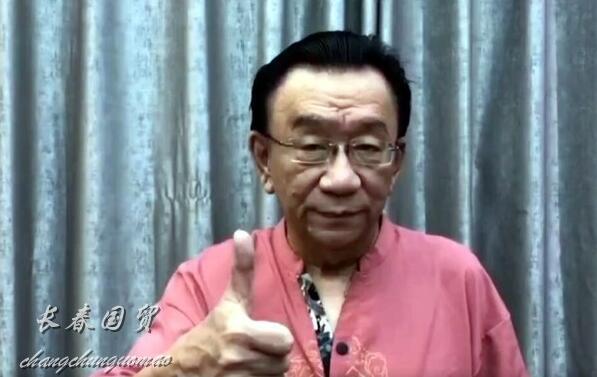 76岁相声大师侯耀华近照曝光，为企业录祝福身形消瘦显疲惫插图1