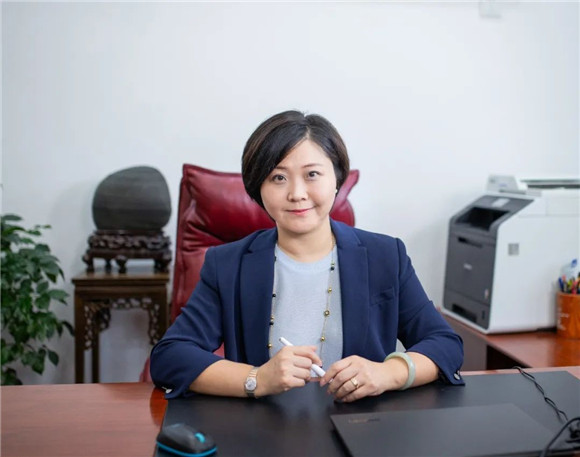 周怡校长为本次开营致辞,首先称赞了上戏附属新世界实小的老师们利用