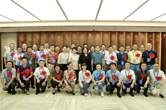 《汇聚上海力量，助力西部教育！上海“组团式”教育人才启程赴滇》