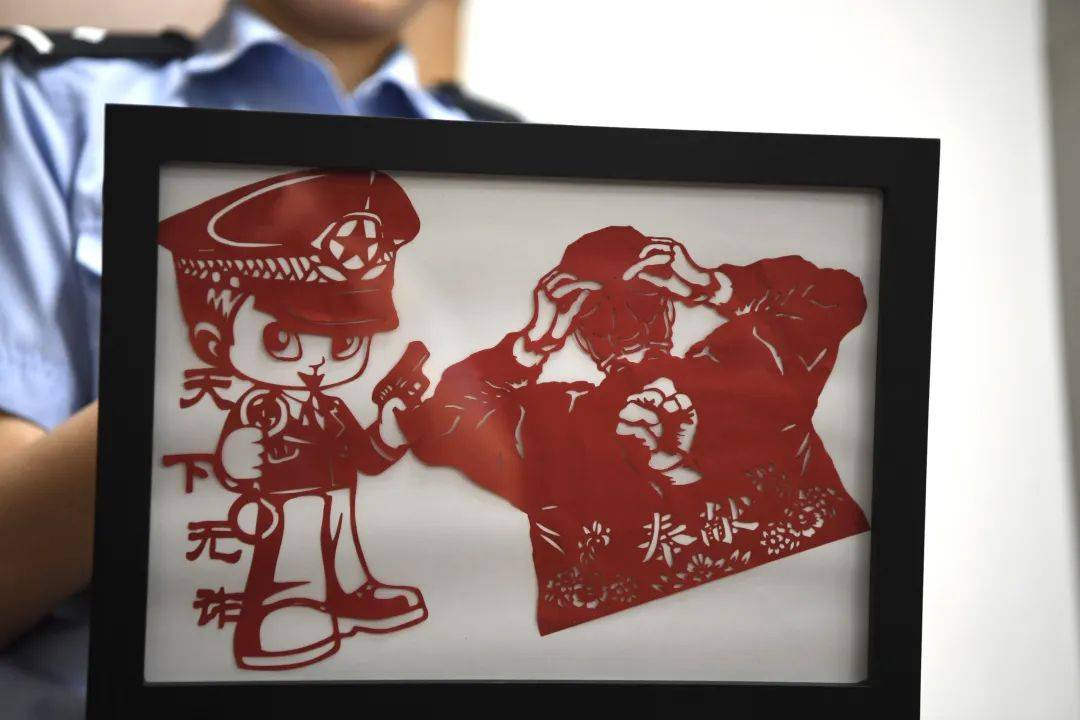 “中国式浪漫”剪纸作品，让坚守岗位的他们感受“七夕”氛围-