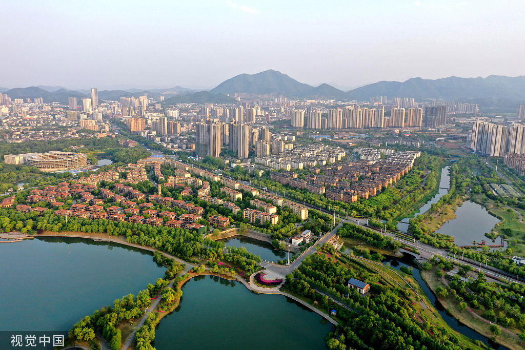2022年4月19日，安徽省铜陵市黑砂河下游及环天井湖景观。  视觉中国 资料图