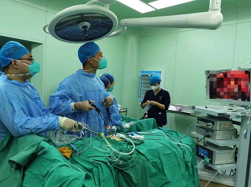 陈骏毅副主任医师行腹腔镜疝气修补术