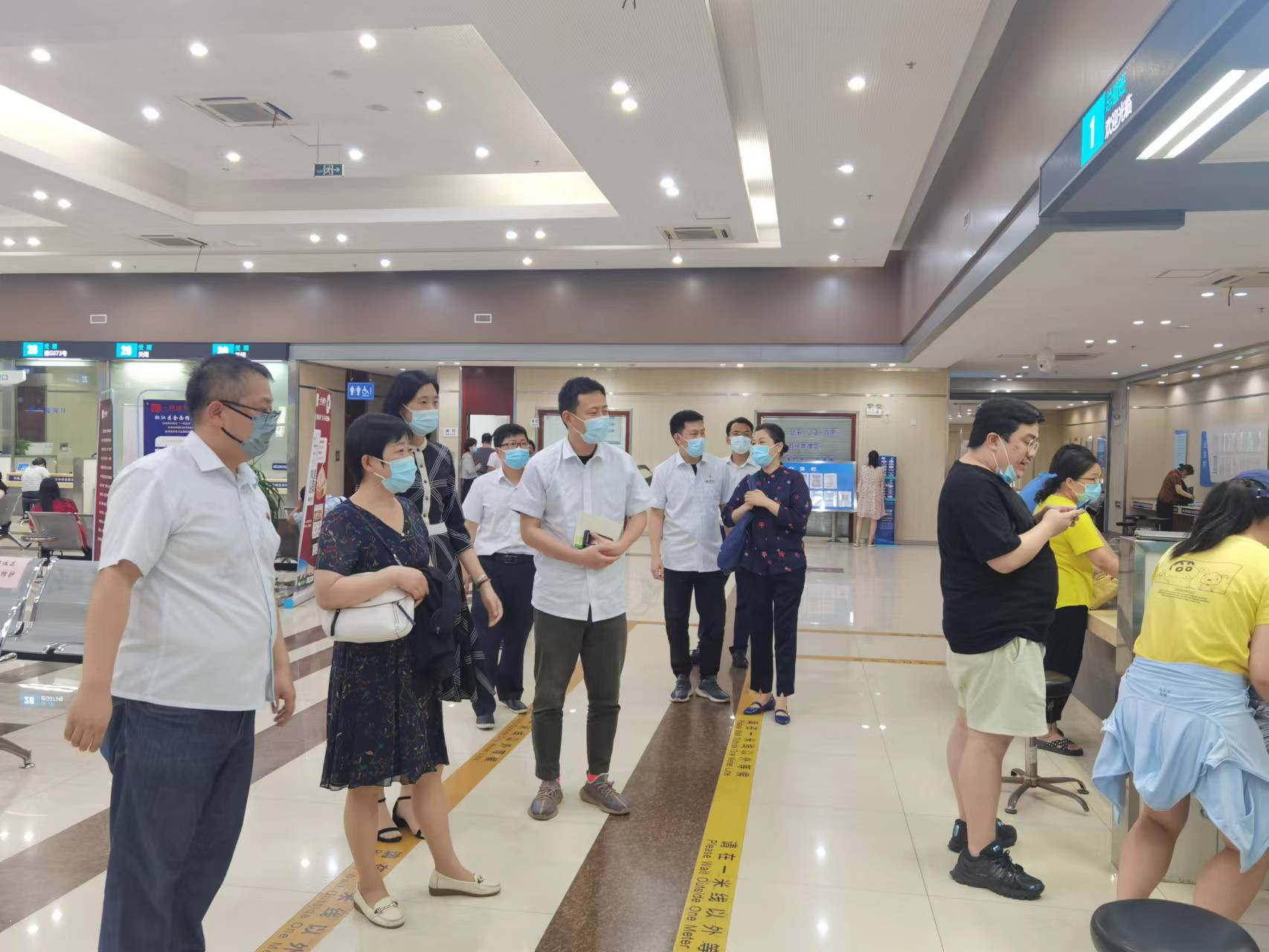 市交易中心党总支书记刘芳一行至区交易中心 调研文明行业创建工作插图1