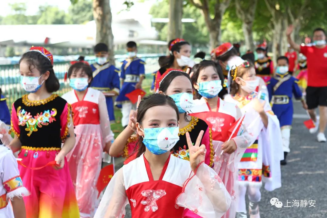 手拉手，300名新疆娃在上海度过不一样的暑假插图