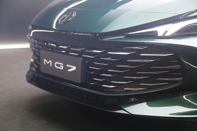 出圈设计说:极致型格美学设计的顶格轿跑——MG 7
