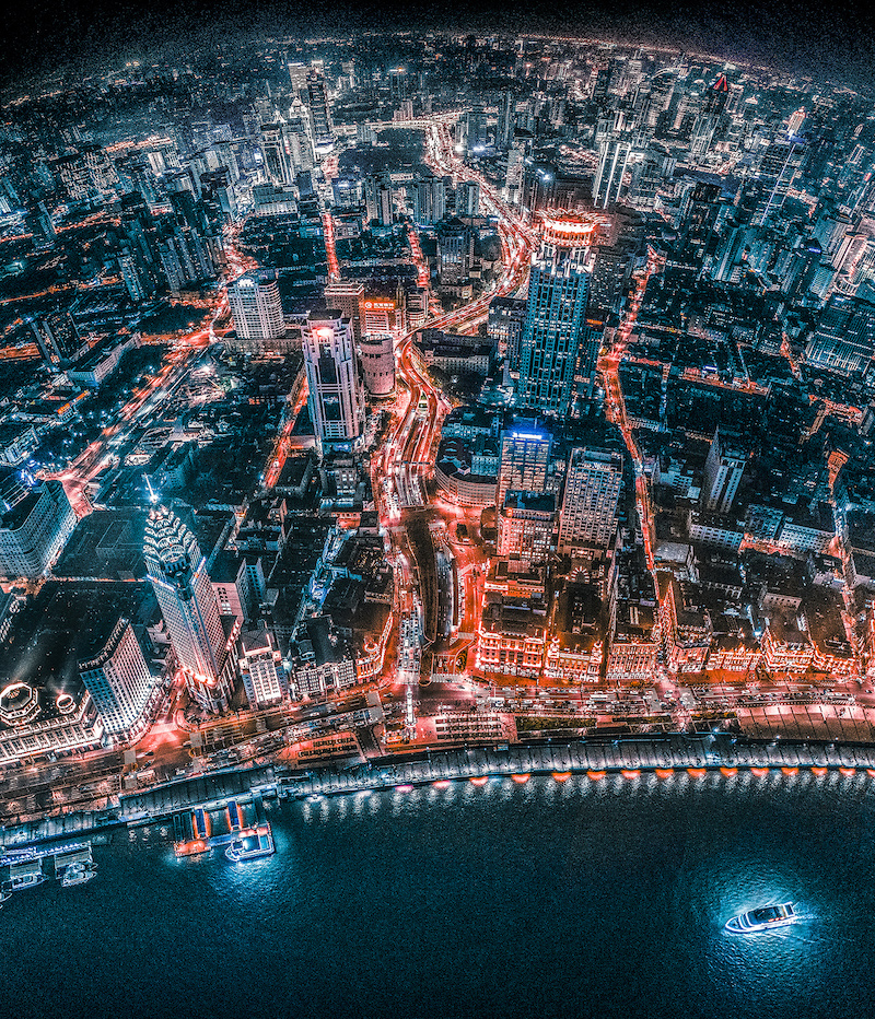 上海，延安东路与外滩，2019年。（傅鼎摄）