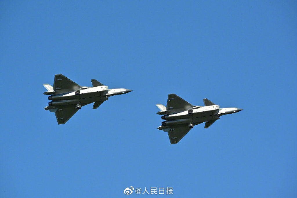 歼-20 亮相2022空军航空开放活动暨长春航空展举行全要素彩排。