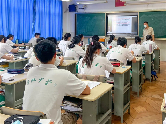 静安市北中学市北校园因你们而生机勃勃2022学年第一学期开学第一天