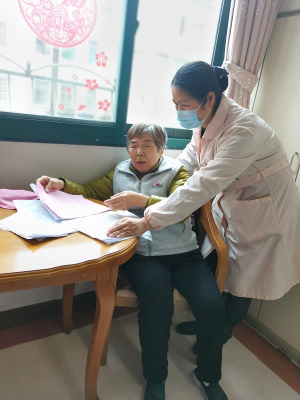 施晴燕：把老人装心里面 把养老服务做精做细插图2