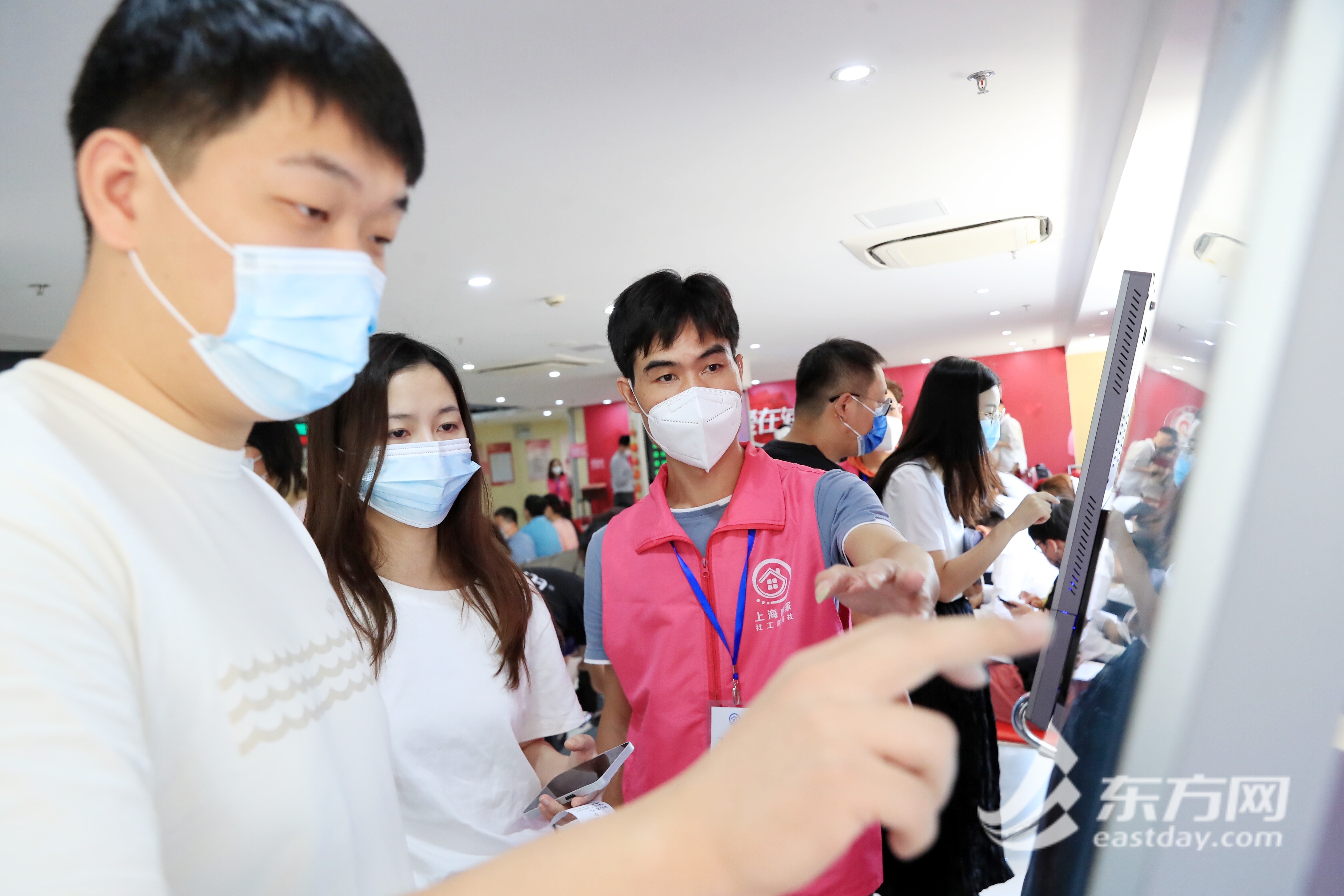 情定中秋爱意浓 婚姻登记迎来全市通办试点后的首个高峰插图9