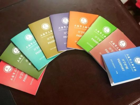 “小册子”蕴含“大智慧”，松江这所学校为学生定制“开学护照”插图