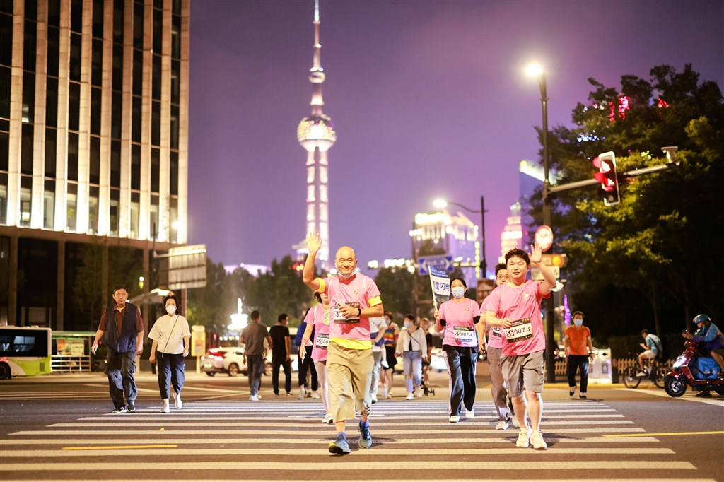 两条夜上海打卡线被秒空！城市夜定向赛打动青年白领插图