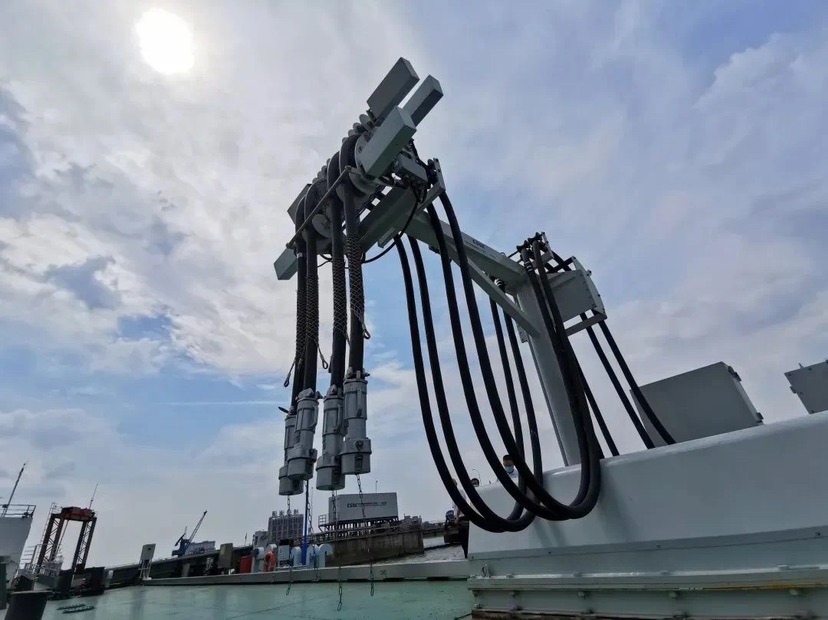 充电15分钟航行1小时！世界首艘纯超级电容动力渡轮抵达上海崇明插图1