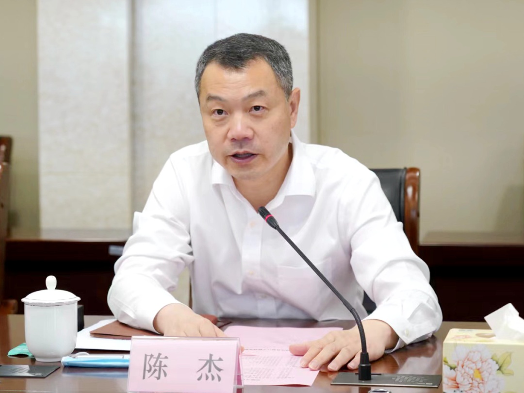 会议,中建八局党委书记,董事长李永明,副总经理兼华东分局局长孙维才