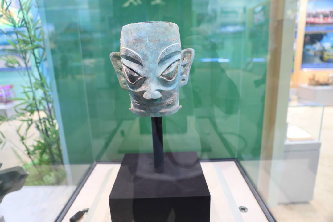 (“隔空拥抱”大熊猫 这场大展可以这样和四川“相遇”｜“奋进新时代”主题成就展）插图1