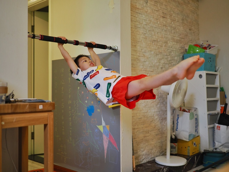 爸爸去俱乐部上课,也会每周去妈妈所在的少体校进行更为系统的训练