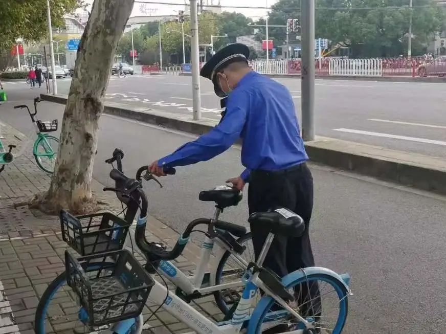 
杭州西溪医院黄牛代挂号电话票贩子号贩子网上预约挂号,住院检查加快,共创文明交通，他们这样做！