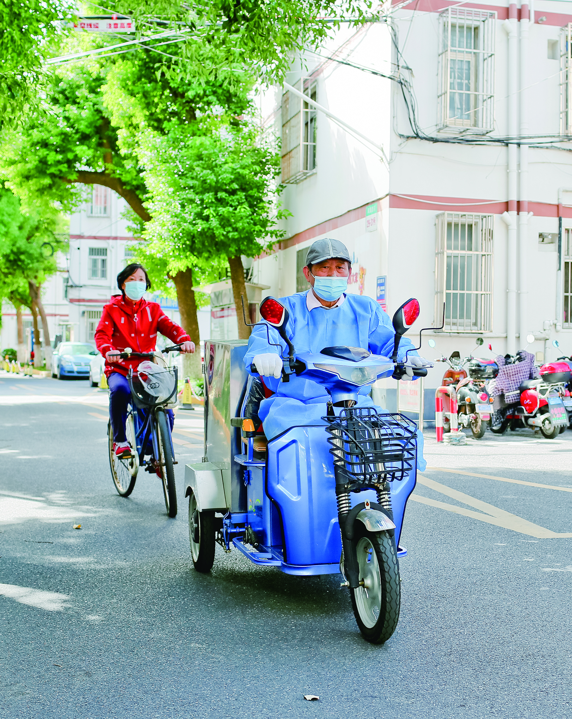 
江苏省人民医院黄牛代挂号电话票贩子号贩子网上预约挂号,住院检查加快,十二年助老送餐 一本账尽显真情