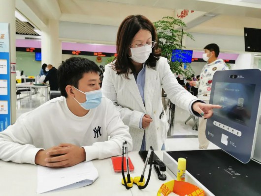 
东直门医院黄牛代挂号电话票贩子号贩子网上预约挂号,住院检查加快,“一网通办”四周年！宝山区行政服务中心启动“窗口服务提升月”，擦亮“金牌店小二”招牌