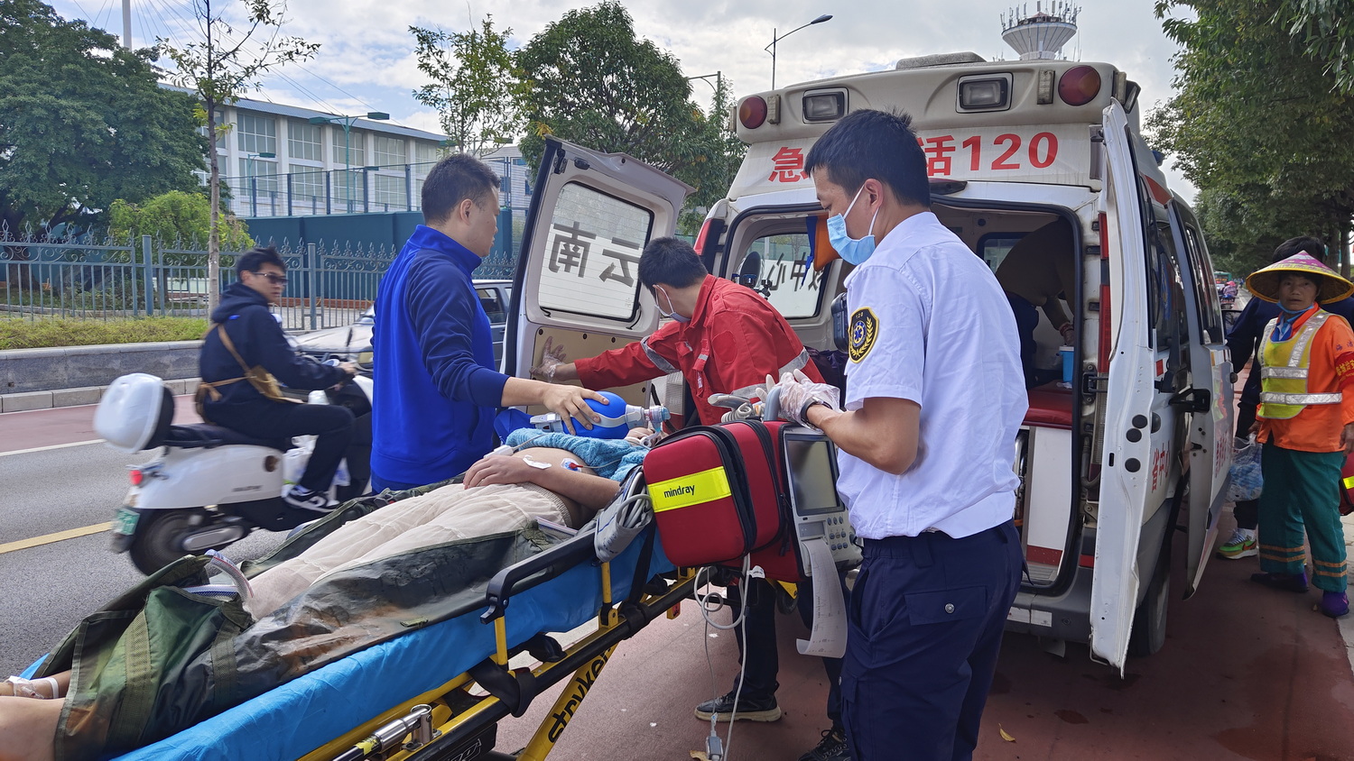 
代挂姜玉武的号黄牛代挂号电话票贩子号贩子网上预约挂号,住院检查加快,昆明女子落水被救后一度无呼吸无脉搏，消防和120接力抢救