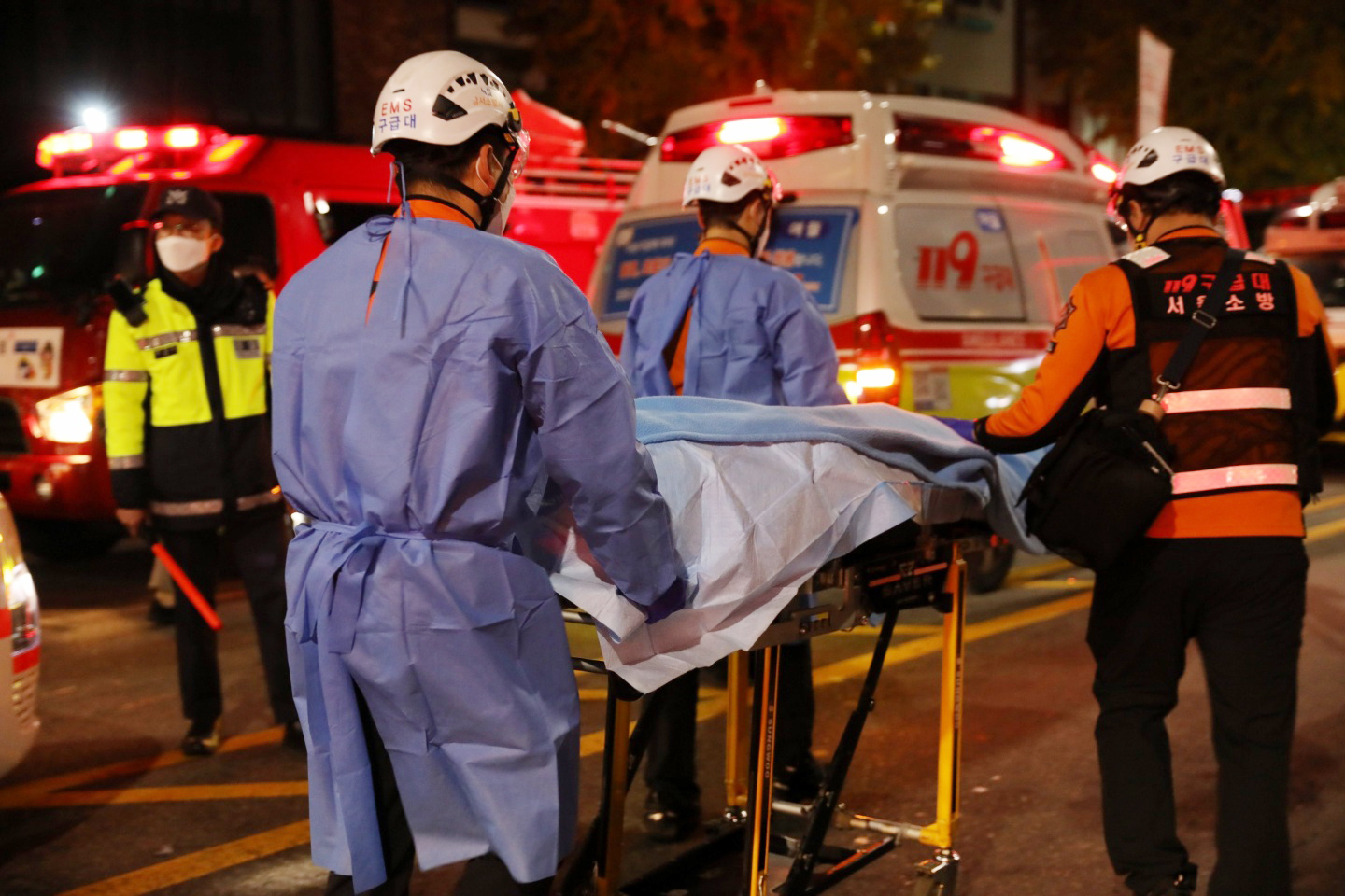 韩国首尔梨泰院踩踏事故已致149人遇难76人受伤-泛亚电竞