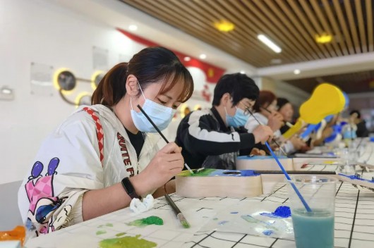 
北京儿童医院黄牛代挂号电话票贩子号贩子网上预约挂号,住院检查加快,彩绘玻璃杯、制作尤克里里……宝山这里的社区活动精彩纷呈！